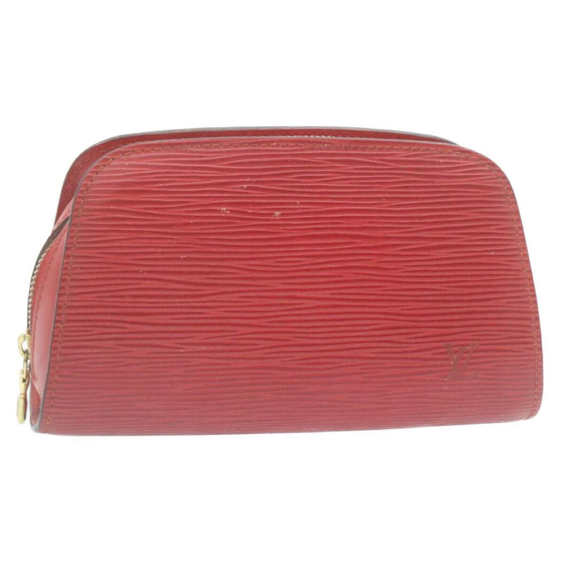 LOUIS VUITTON Epi Dofine PM Pouch Red M48447 LV: LOUIS VUITTON Epi Dofine PM Pouch Red M48447 LV Style: Pouch Material: Epi Leather Exterior Color: Red Bag Height: 3.7inch(Approx) / 9.5cm(Approx) Bag Depth: 2.6inch(Approx) / 6.5cm(Approx) Bag Length