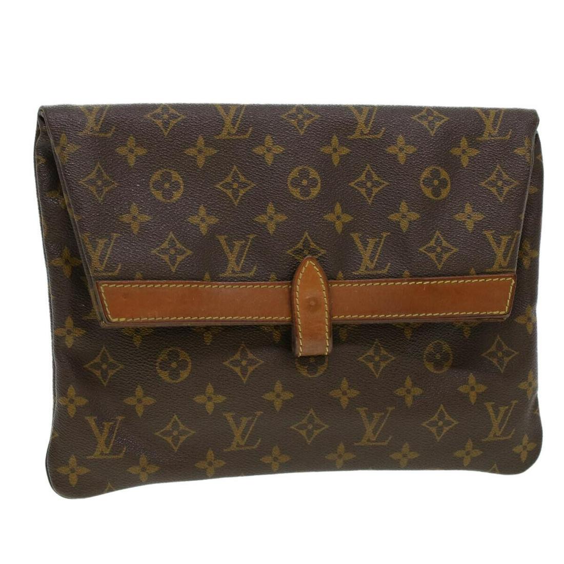 LOUIS VUITTON Monogram Pochette Pliante Clutch Bag No.234 LV: LOUIS VUITTON Monogram Pochette Pliante Clutch Bag No.234 LV Style: Clutch Bag Material: Monogram Canvas Exterior Color: Monogram Bag Height: 8.3inch(Approx) / 21cm(Approx) Bag Depth: 1.0inch(Approx) 