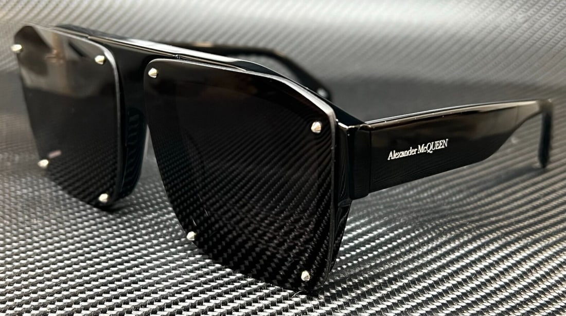 ALEXANDER McQUEEN AM0335S 001 Black Rectangle 62 mm Unisex Sunglasses: ALEXANDER McQUEEN AM0335S 001 Black Rectangle 62 mm Unisex Sunglasses Pattern: Solid Lens Technology: Anti-Reflective Vintage: No Frame Color: Black Uv Protection: UV400 Type: Sunglasses Lens Material