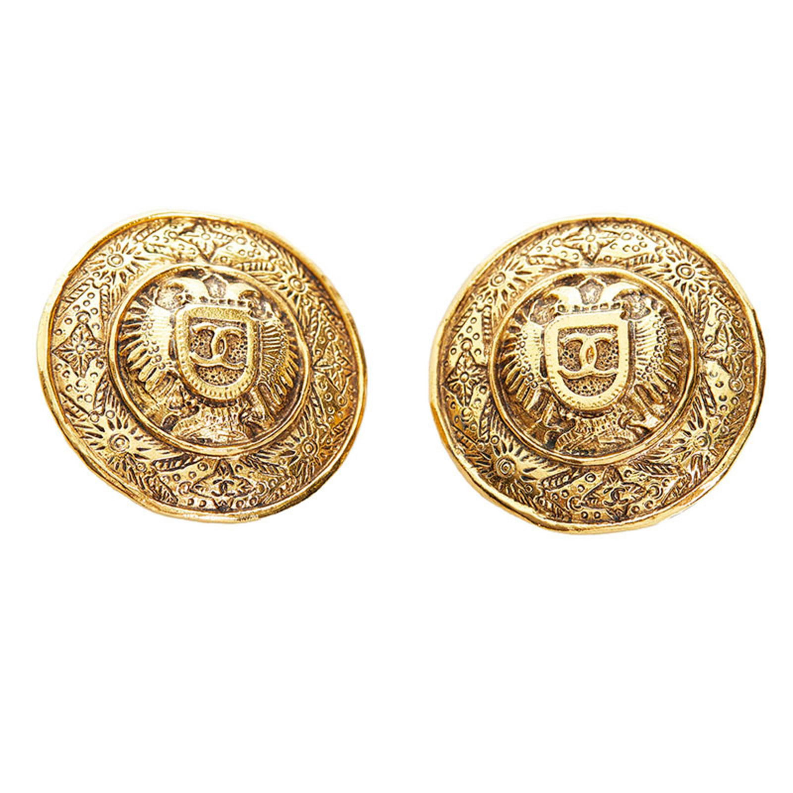 Chanel Cambon Line Coco Mark Earrings Gold Plating Women's: Chanel Cambon Line Coco Mark Earrings Gold Plating Women's Brand: Chanel Line: Cambon Type: Clip earrings Gender: Women Color: Gold Size (HxWxD): 3.30mm x 3.30mm / 0.13 x 0.13 Condition: Used (very go
