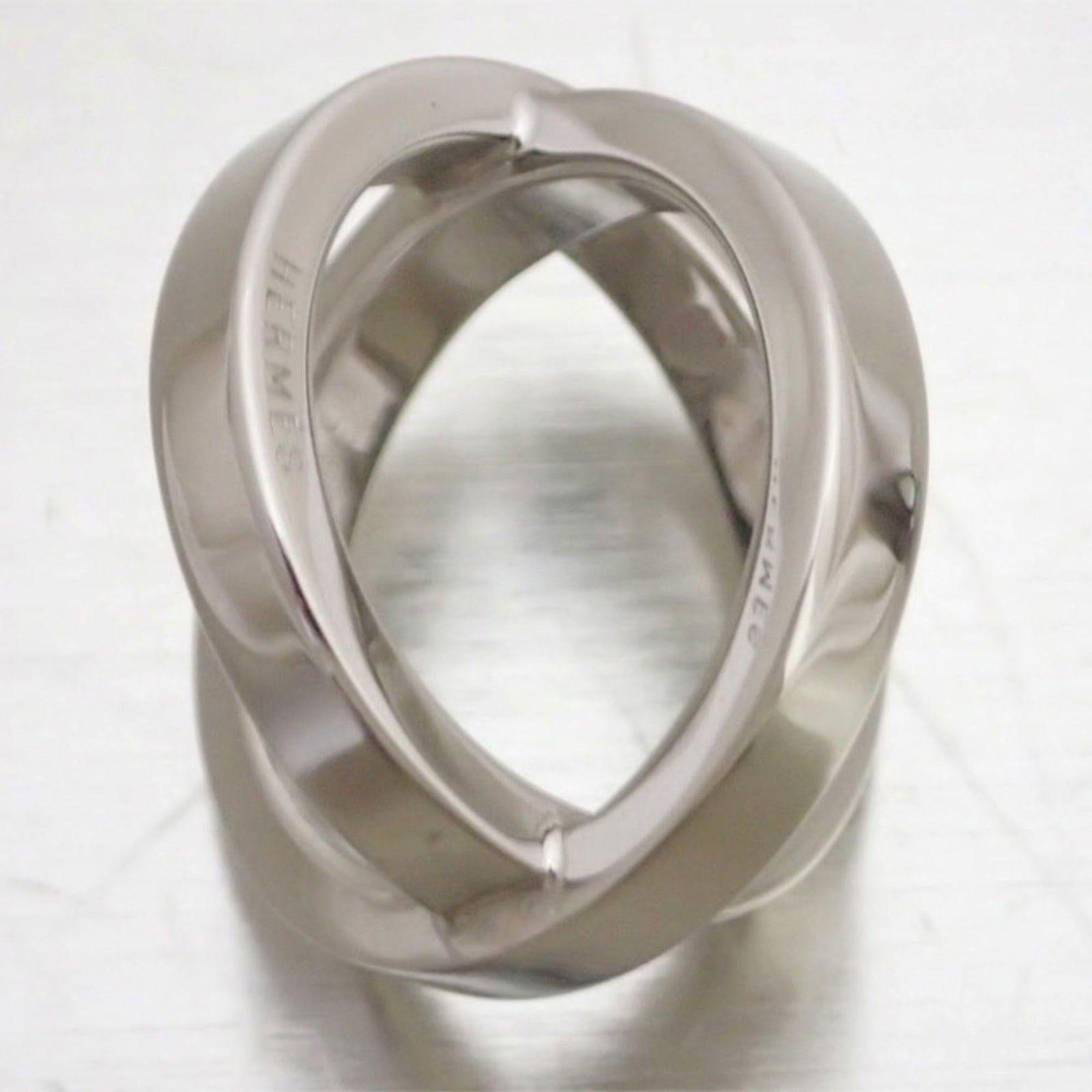 Hermes HERMES Scarf Ring BIJOUTERIE FANTAISE Metal Silver Women's e54425a: Hermes HERMES Scarf Ring BIJOUTERIE FANTAISE Metal Silver Women's e54425a Brand: Hermes Gender: Women Material: Metal Metal: Color: Silver Size (HxWxD): 2.5cm x 2.5cm / 0.98 x 0.98 Condition: Used (go