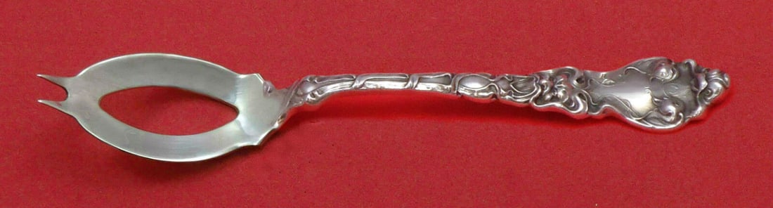Douvaine by Unger Sterling Silver Nouveau Olive Spoon Ideal 5 3/4" Custom: Douvaine by Unger Sterling Silver Nouveau Olive Spoon Ideal 5 3/4" Custom Douvaine by unger sterling silver custom made ideal olive spoon 5 3/4" in the pattern douvaine by unger. It is monogrammed (mo