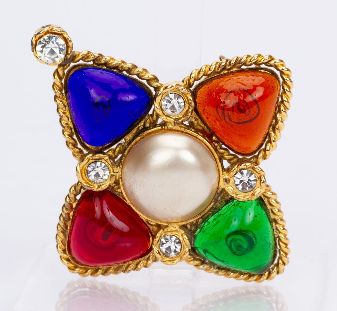 Chanel Vintage Gripoix Brooch Multicolor: Chanel Vintage Gripoix Brooch Multicolor Creator: Chanel Dimensions: Width: 2.5 in (63.5 mm)Length: 3 in (76.2 mm) Place of Origin: France Period: 21st Century Date of Manufacture: 1980 Pre-Owned The