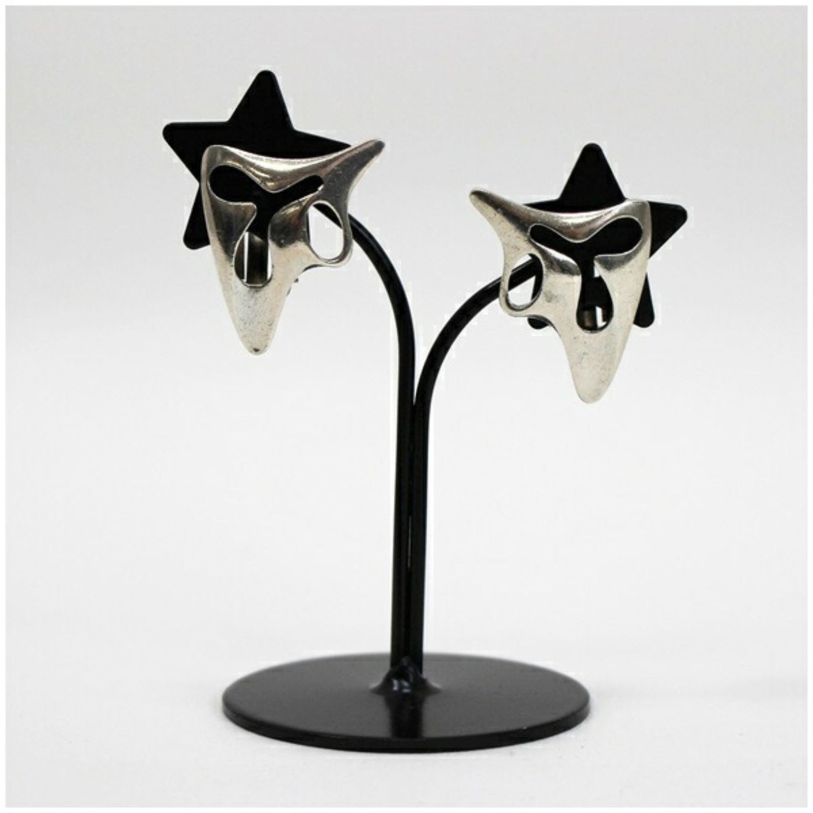 Georg Jensen earrings 119 silver 925 GEORG JENSEN women's clip type: Georg Jensen earrings 119 silver 925 GEORG JENSEN women's clip type Brand: Georg Jensen Type: Clip earrings Gender: Men Women Unisex Material: Silver 925 Color: Silver Condition: Used (good) Overall S