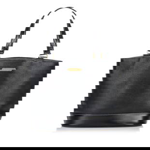 Burberry Leather Handbag: Burberry Leather Handbag This handbag features a leather body flat leather handles an open top zip and interior zip and slip pockets. Brand: Burberry Model: Leather Handbag Origin: United Kingdom Cate