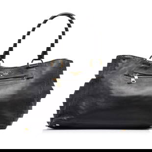 Prada Vitello Daino Satchel: Prada Vitello Daino Satchel This satchel features a leather body rolled leather handles a detachable strap a top zip closure and an exterior zip pocket. Brand: Prada Model: Vitello Daino Satchel Origi