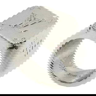 Louis Vuitton LOUIS VUITTON signet ring M62488 men's silver color monogram: Louis Vuitton LOUIS VUITTON signet ring M62488 men's silver color monogram Brand: Louis Vuitton Country of Origin: Italy Type: Band ring Gender: Men Color: Silver Material: Metal US Size: 10-10.5 Othe