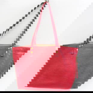 Chloe Dylan 3S0361 Women's Leather Tote Bag Red Color: Chloe Dylan 3S0361 Women's Leather Tote Bag Red Color Brand: Chloe Model: Dylan 3S0361 Country of Origin: Italy Type: Tote bag Material: Leather Leather: Color: Red color Gender: Women Size (HxWxD): 2