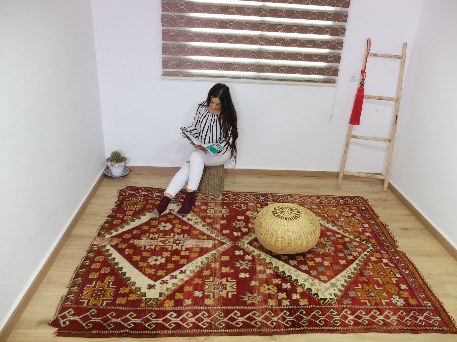 96 x 68 inches - 245 x 173 cm Rug Moroccan. Vintage Bejaad Rug Hand Woven by Berber /Berber: 96 x 68 inches - 245 x 173 cm Rug Moroccan. Vintage Bejaad Rug Hand Woven by Berber /Berber Carpets.natural rug.berber teppich Berber hand woven rug made from natural materials and with a great symbol