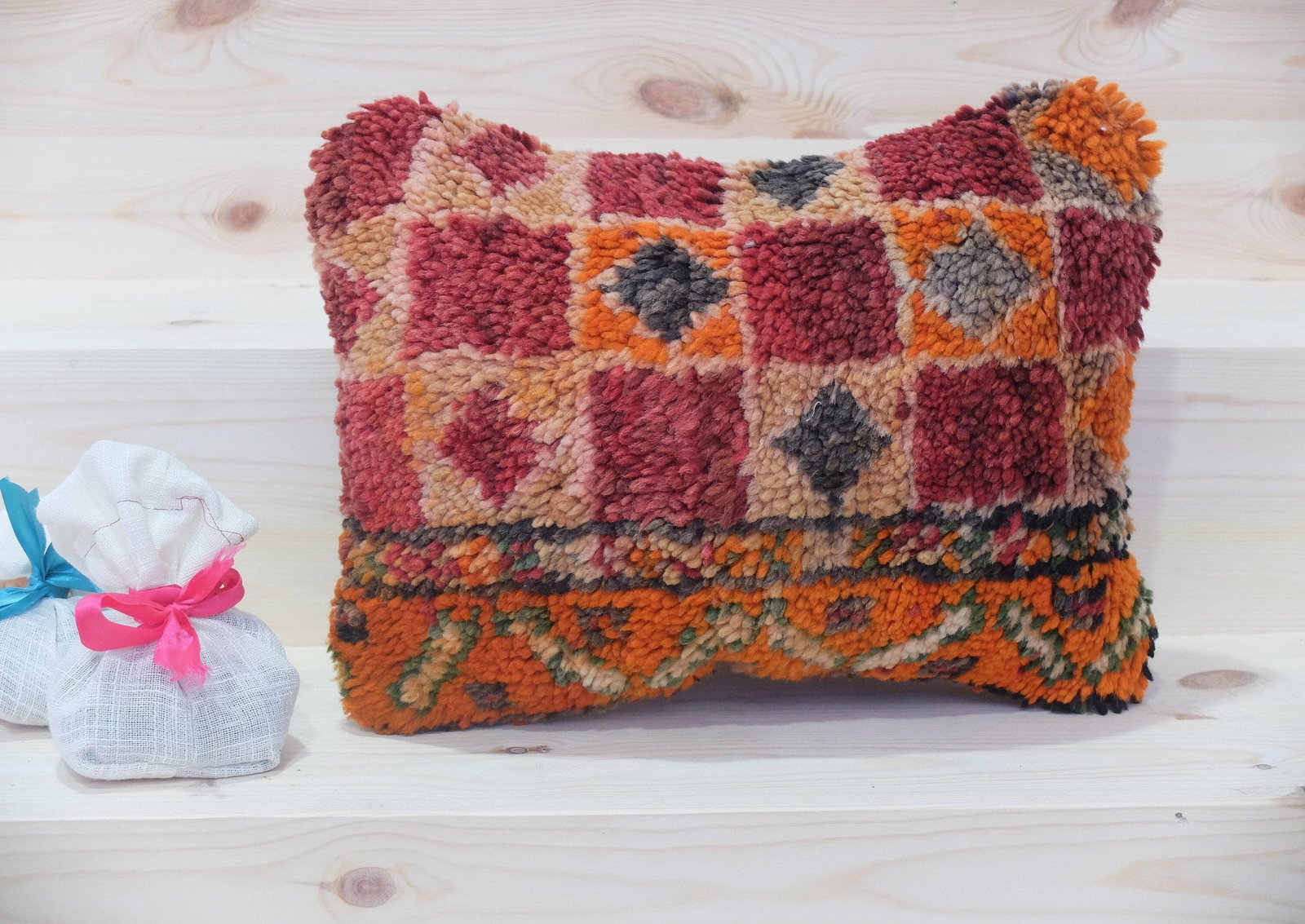 17.5/12 Vintage Moroccan Berber Pillow colourful-cushion berber Handmade-Natural Wool-Moroccan: 17.5/12 Vintage Moroccan Berber Pillow colourful-cushion berber Handmade-Natural Wool-Moroccan Cover- Made from old rugs- Vintage Moroccan Berber pillow cover Double face with zipper closure. * the pi