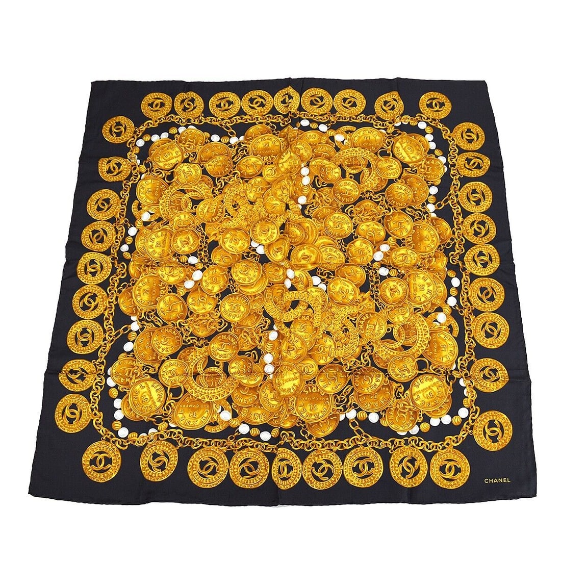 Chanel Chain Motif Big Scarf Stole Black Gold Silk: Chanel Chain Motif Big Scarf Stole Black Gold Silk Type: Scarf Color: Black Style: Scarf Outside Condition: B: Reasonable Wear and Tear/Inside Condition: C: Heavily Used The BIDHAUS Guarantee: All ite