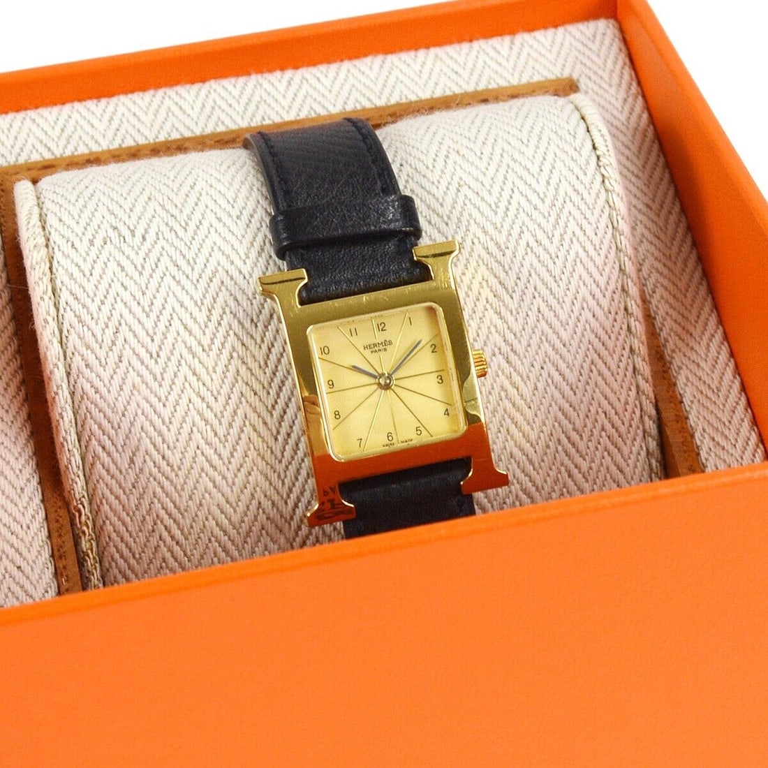 Hermes H Watch HH1.201 1938103 Ladies Quartz Wristwatch Watch J Epsom: Hermes H Watch HH1.201 1938103 Ladies Quartz Wristwatch Watch J Epsom Movement: Quartz Year Manufactured: 2000-2009 Band/Strap: Buckle Band Case Color: Gold Type: Wristwatch Band Color: Black Band Mat