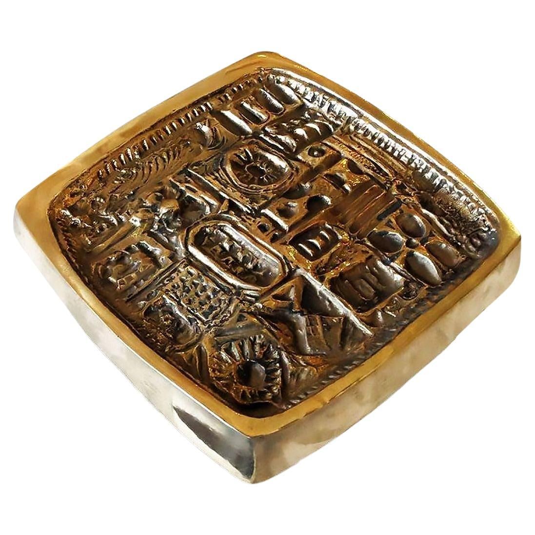 Paul Evans Style Mid Century Brutalist Bronze Door Handle Pull Pair: Paul Evans Style Mid Century Brutalist Bronze Door Handle Pull Pair Dimensions: Height: 4 in (10.16 cm)Width: 5.75 in (14.61 cm)Depth: 1.8 in (4.58 cm) Style: Mid-Century Modern (Of the Period) Materi