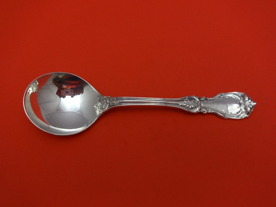 Burgundy by Reed and Barton Sterling Silver Cream Soup Spoon 6 3/8" Flatware: Burgundy by Reed and Barton Sterling Silver Cream Soup Spoon 6 3/8" Flatware Type: Spoon Age: Post-1940 Composition: Sterling Silver Featured Refinements: Reed and Barton Sterling Silver Maker: Reed &