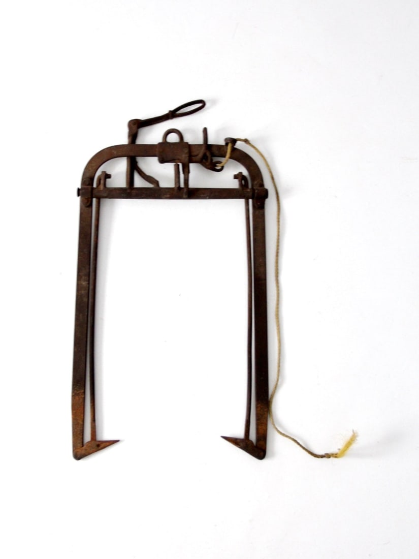 Antique Fe Meyers Cast Iron Farm Tool: Antique Fe Meyers Cast Iron Farm Tool This is an antique FE Meyer & Bros cast iron hay hook or harpoon from the early 20th century. Height 34 inch 86.4 cm Width 19.25 inch 48.9 cm Depth 5 inch 12.7 cm