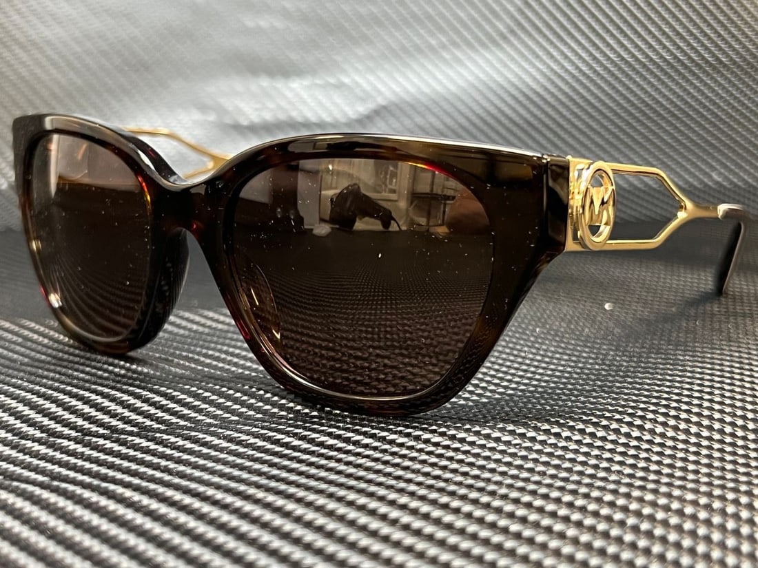 MICHAEL KORS MK2154 300673 Dark Tortoise Square 54 mm Womens Sunglasses: MICHAEL KORS MK2154 300673 Dark Tortoise Square 54 mm Womens Sunglasses Frame Color: Brown Style: Square Type: Sunglasses New The BIDHAUS Guarantee: All items in this auction are guaranteed to be 100%