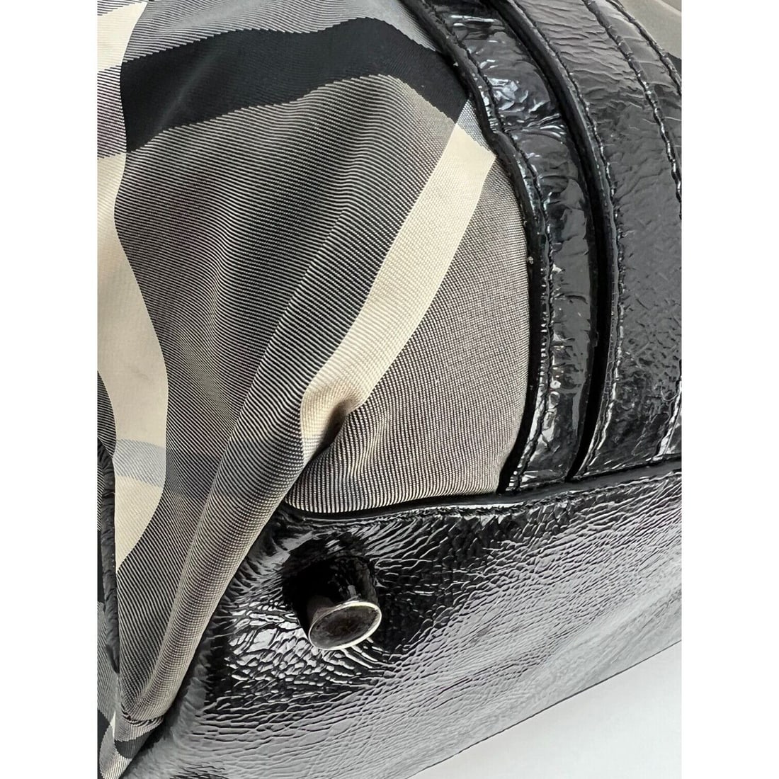 Burberry victoria top beat check tote