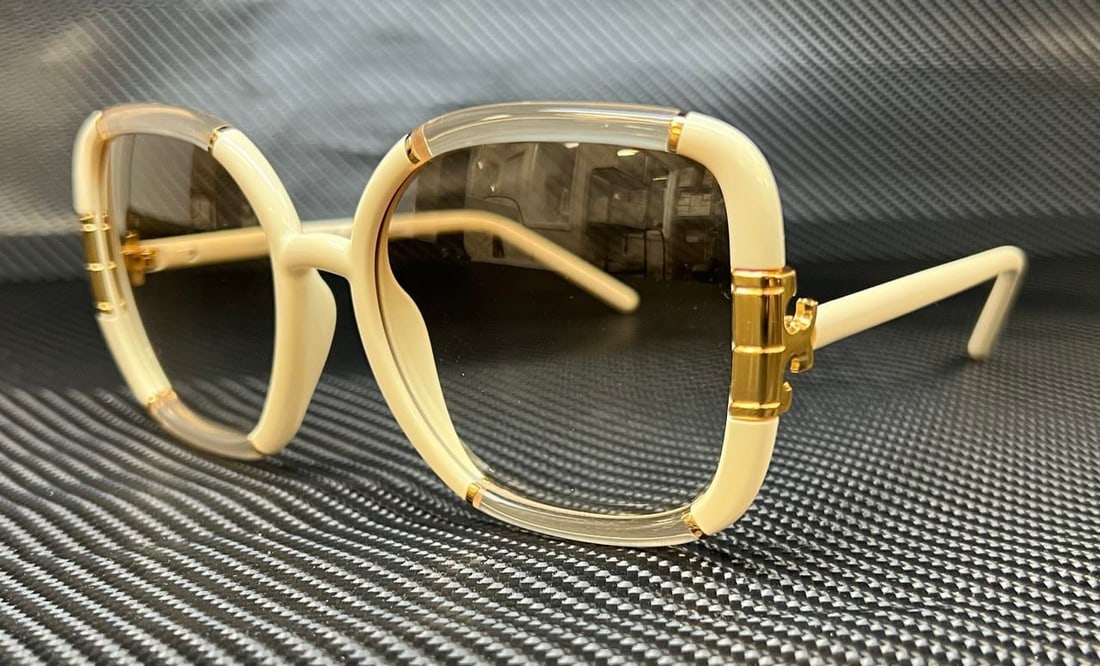TORY BURCH TY9071U 189913 Beige Ivory Gradient Womens 57 mm Sunglasses: TORY BURCH TY9071U 189913 Beige Ivory Gradient Womens 57 mm Sunglasses Frame Color: Beige Pattern: Solid Type: Sunglasses Lens Technology: Tinted Style: Square Frame Material: Plastic Lens Color: Beig