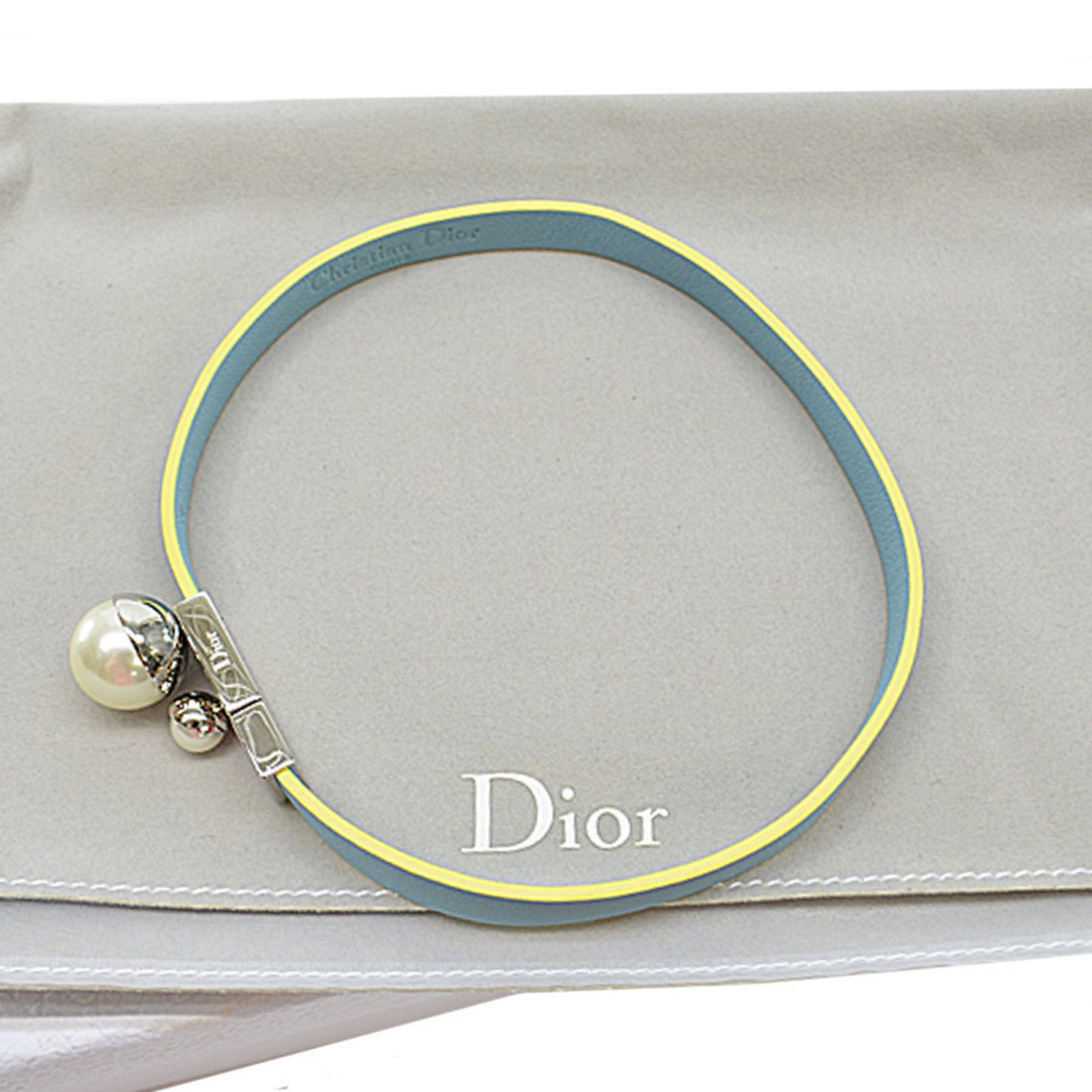 Christian Dior Choker (M) Blue x Yellow Silver Pearl White Leather Metal Material Fake Necklace: Christian Dior Choker (M) Blue x Yellow Silver Pearl White Leather Metal Material Fake Necklace Women's Brand: Christian Dior Necklace Type: Choker Gender: Women Material: Leather Color: Blue Yellow N