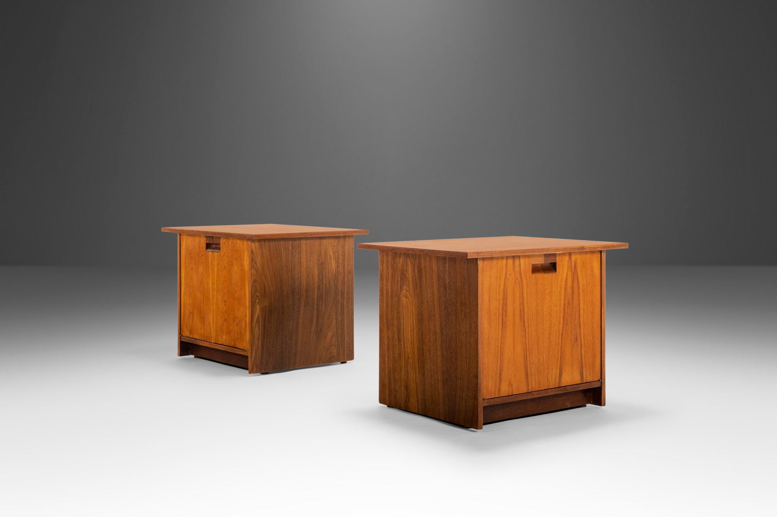 Set of Two (2) End Tables / Bedside Tables in Walnut by Milo Baughman for Directional USA c. 1960s: Set of Two (2) End Tables / Bedside Tables in Walnut by Milo Baughman for Directional USA c. 1960s Set of Two (2) End Tables / Bedside Tables in Walnut by Milo Baughman for Directional USA c. 1960's A