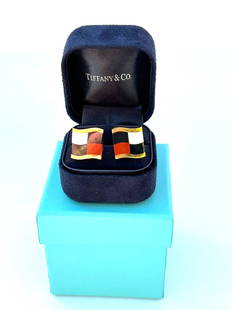 ANGELA CUMMINGS FOR TIFFANY & CO 18K GOLD MULTI STONE CUFFLINKS BOX: ANGELA CUMMINGS FOR TIFFANY & CO 18K GOLD MULTI STONE CUFFLINKS BOX Type: Cufflinks Each cufflink measures 0.65" x 0.65" x 0.75". PLEASE NOTE: LOCAL PICK UP IS NOT AN OPTION AND ALL ITEMS IN THIS AUCT