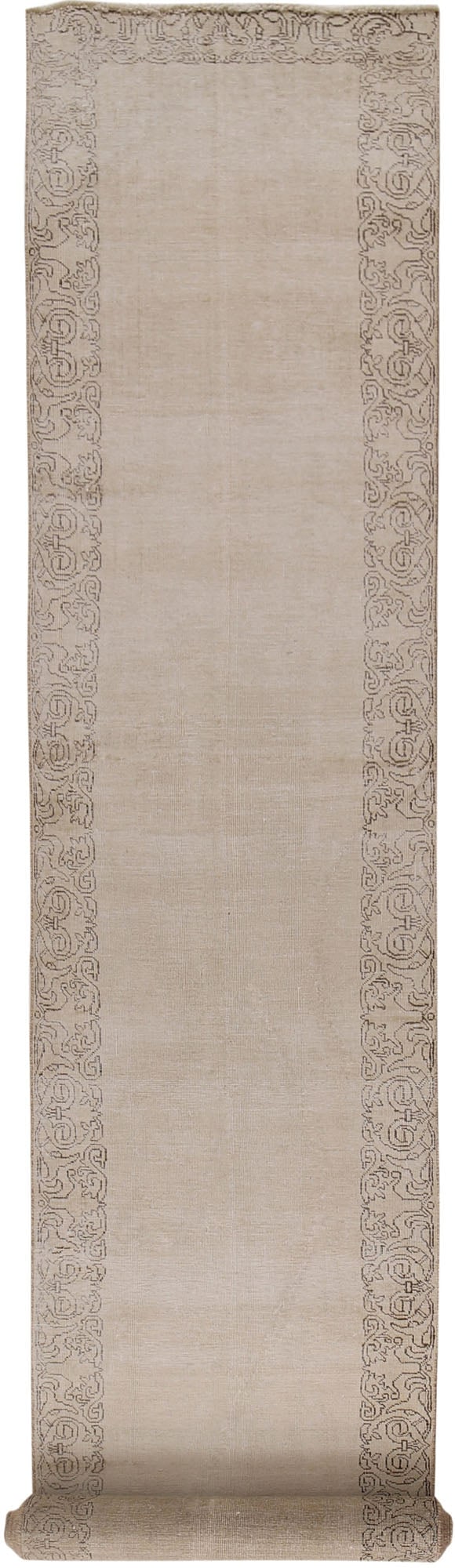 3 x 16 Traditional Whitewash Runner Rug: 3 x 16 Traditional Whitewash Runner Rug Free continental US Shipping Size in Feet: Width: 2.66 x Length: 15.66 Size in Inches: Width: 32 in x Length: 188 in Colors: Beige Weave: Hand-knotted Material: