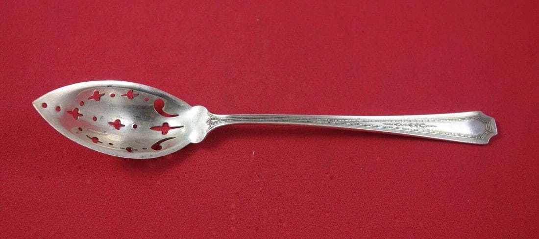 Colfax by Durgin-Gorham Sterling Silver Olive Spoon Pierced Original 6 1/4": Colfax by Durgin-Gorham Sterling Silver Olive Spoon Pierced Original 6 1/4" Type: Serving Spoon Age: 1900-1940 Pattern: Colfax Composition: Sterling Silver Maker: Gorham Featured Refinements: Sterling
