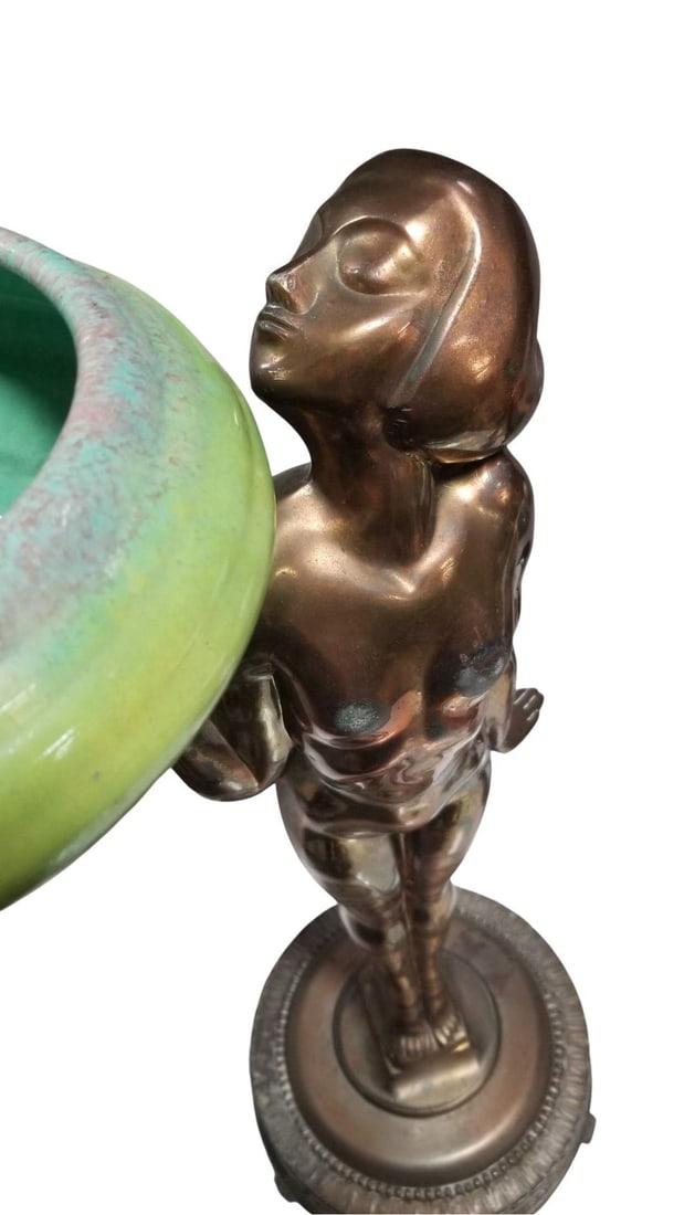 Art Deco Nuart "Kissing Girl" Female Statue Floor Ashtray Stand: Art Deco Nuart "Kissing Girl" Female Statue Floor Ashtray Stand Creator: Nuart (Artist) Dimensions: Height: 29.5 in (74.93 cm)Width: 11 in (27.94 cm)Depth: 11 in (27.94 cm) Materials and Techniques: B