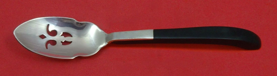 Contrast by Lunt Sterling Silver Olive Spoon Pierced 5 3/4" Custom Made: Contrast by Lunt Sterling Silver Olive Spoon Pierced 5 3/4" Custom Made Type: Serving Spoon Pattern: Contrast Age: Post-1940 Composition: Sterling Silver Maker: Lunt Featured Refinements: Sterling Sil