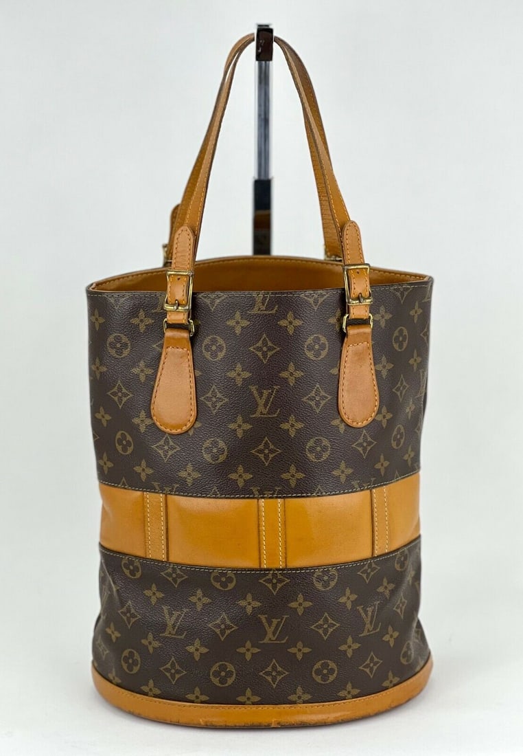 Louis Vuitton Bag Monogram Bucket GM Canvas Shoulder Hand Bag A918: Louis Vuitton Bag Monogram Bucket GM Canvas Shoulder Hand Bag A918 Features: Adjustable Strap Exterior Color: Brown Strap Drop: 5-7inches (15-17cm) Pattern: monogram Lining Color: Brown Exterior Mater