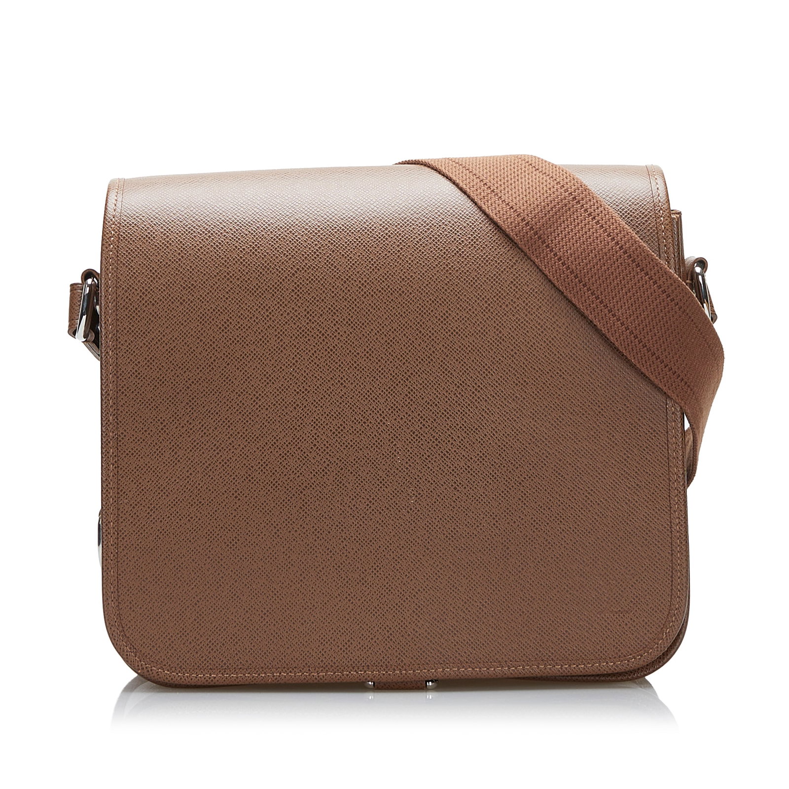 Louis Vuitton Taiga Andrei: Louis Vuitton Taiga Andrei The Andrei features a taiga leather body an adjustable flat strap and a front flap with magnetic snap closure. Brand: Louis Vuitton Model: Taiga Andrei Origin: France Catego