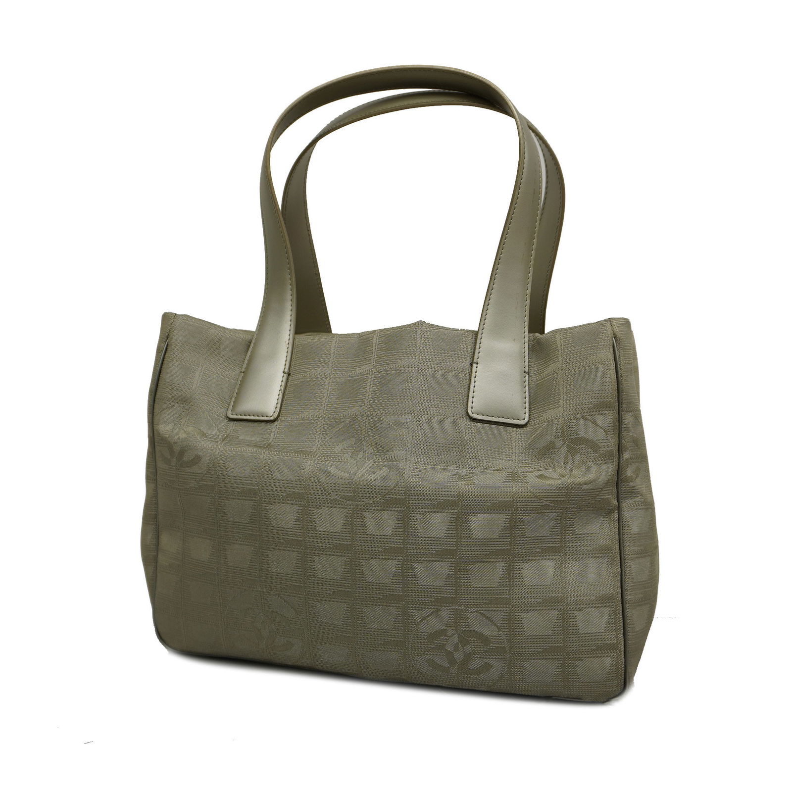 Chanel New Travel Line Women's Nylon Leather Tote Bag Silver: Chanel New Travel Line Women's Nylon Leather Tote Bag Silver Brand: Chanel Line: New Travel Line Model: tote bag Type: Tote bag Material: Nylon Leather Nylon: Leather: Color: Silver Hardware Color: Si