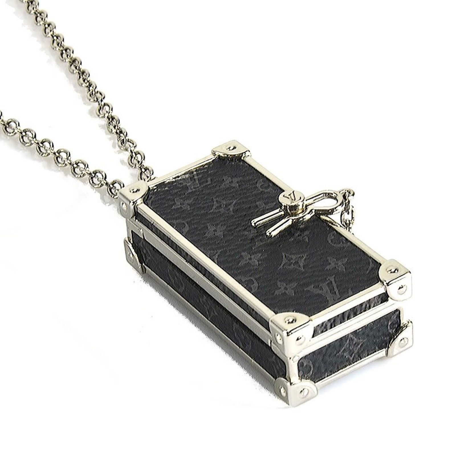 Louis Vuitton LOUIS VUITTON Necklace Monogram Eclipse Collier DJ Trunk Metal Black x Silver Men's: Louis Vuitton LOUIS VUITTON Necklace Monogram Eclipse Collier DJ Trunk Metal Black x Silver Men's M68876 h29500g Brand: Louis Vuitton Line: Monogram Necklace Type: Necklace Gender: Men Material: Metal