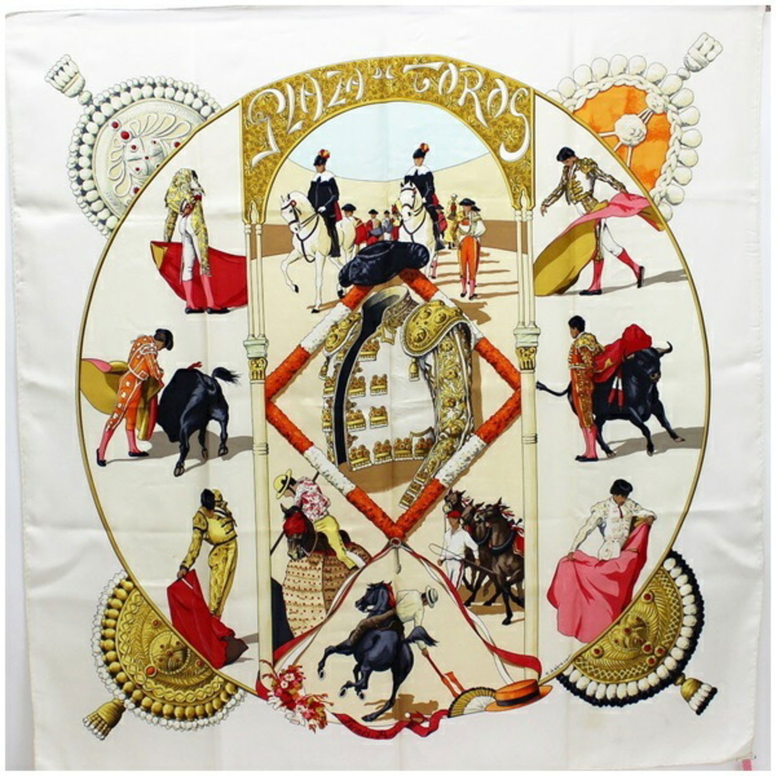 Hermes Scarf Muffler Carre 90 PLAZA DE TOROS Bullring White AB Rank HERMES Women's: Hermes Scarf Muffler Carre 90 PLAZA DE TOROS Bullring White AB Rank HERMES Women's Brand: Hermes Type: Scarf Gender: Women Color: White Size (LxW): 90cm x 88cm / 35.43 x 34.64 Condition: Used (good) O