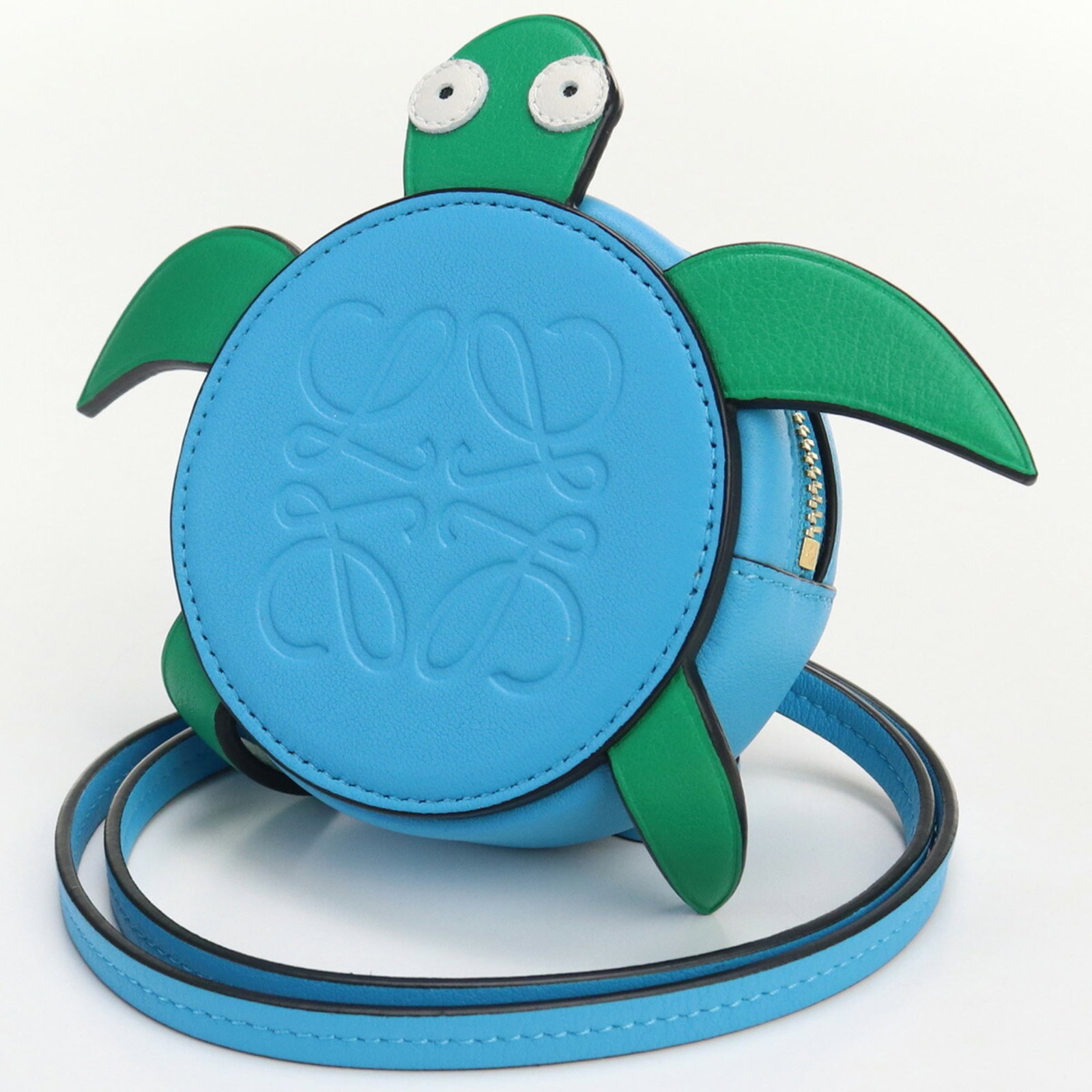 LOEWE Loewe Turtle Cookie Pouch C623AE1X07 Unisex: LOEWE Loewe Turtle Cookie Pouch C623AE1X07 Unisex Brand: Loewe Type: Pouch Gender: Men Women Size (HxWxD): 9cm x 9cm x 4cm / 3.54 x 3.54 x 1.57 Condition: Used (very good) Overall Scratches: Insignifi