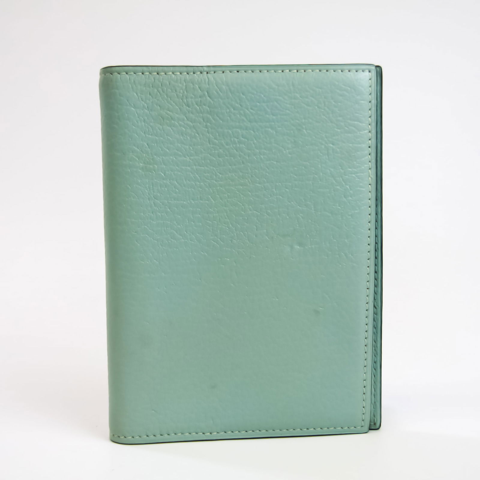 Hermes Compact Size Planner Cover Light Green Agenda PM: Hermes Compact Size Planner Cover Light Green Agenda PM Brand: Hermes Model: Agenda PM Country of Origin: France Size: Compact size Ring Mechanism: Yes Gender: Unisex Color: Light green Material: Chev