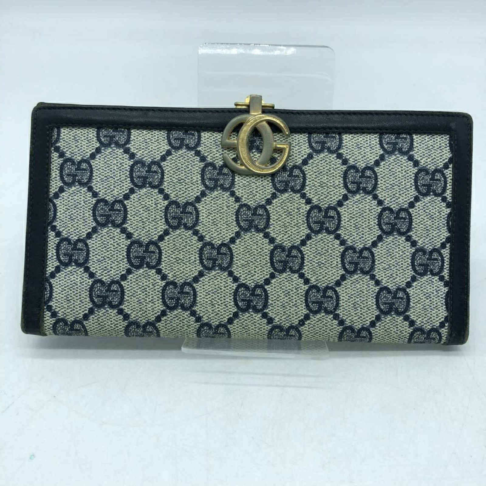 GUCCI GG Supreme Long Wallet Navy Old Gucci: GUCCI GG Supreme Long Wallet Navy Old Gucci Brand: Gucci Line: GG Supreme Type: Wallet (bi-fold) Gender: Men Women Unisex Material: GG Supreme GG Supreme: Color: Navy Size (HxWxD): 10cm x 18.5cm x 1cm