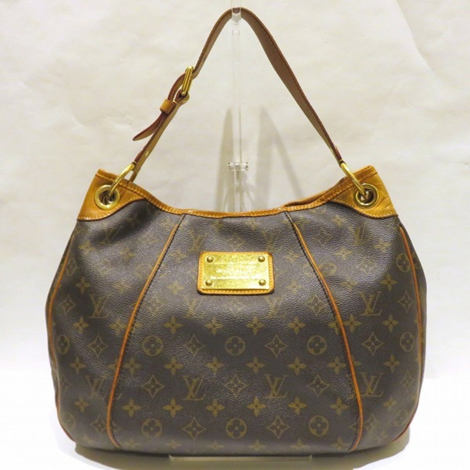Louis Vuitton Monogram Galliera PM M56382 Women's Bag Shoulder: Louis Vuitton Monogram Galliera PM M56382 Women's Bag Shoulder Brand: Louis Vuitton Line: Monogram Model: M56382 Type: Shoulder bag Material: Monogram Monogram: Color: Brown Gender: Women Size (HxWxD)