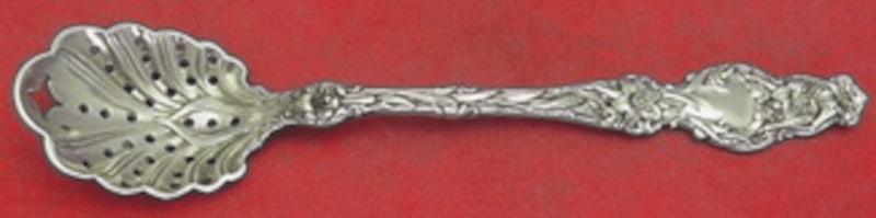 Lily by Whiting Sterling Silver Olive Spoon Gold Washed Pierced Original 6": Lily by Whiting Sterling Silver Olive Spoon Gold Washed Pierced Original 6" Pattern: Lily Composition: Sterling Silver Type: Slotted Spoon Maker: Whiting Age: 1900-1940 Lily by whitingsterling silver