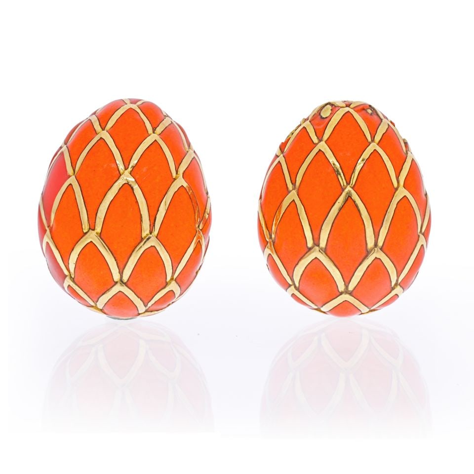 David Webb 18K Yellow Gold Orange Enamel Clip On Earrings: David Webb 18K Yellow Gold Orange Enamel Clip On Earrings Type: Earrings Metal: 18K Yellow Gold Grams: 37.2 Condition: Very Good. Signed By: WEBB Brand: David Webb Other Details: Lovely bright orange