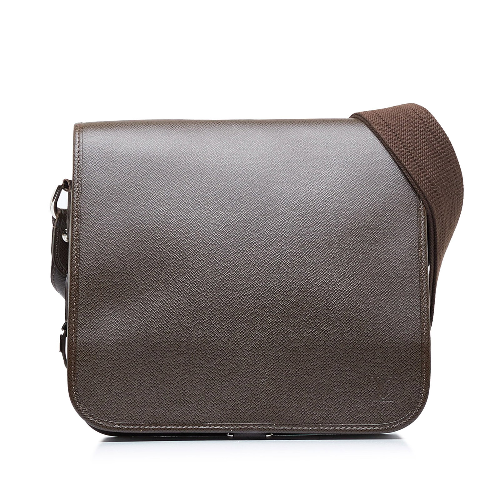 Louis Vuitton Taiga Andrei: Louis Vuitton Taiga Andrei The Andrei features a taiga leather body a flat canvas strap a front flap with pull through closure and nterior sip pockets. Brand: Louis Vuitton Model: Taiga Andrei Origin: