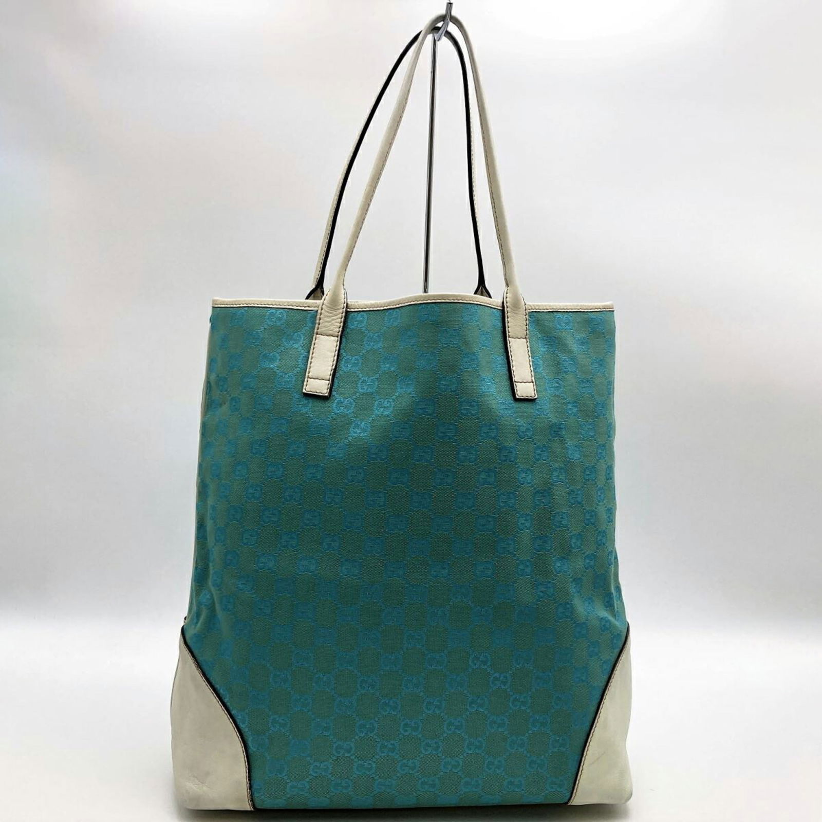 GUCCI GG pattern tote bag shoulder canvas green white ladies fashion 263345: GUCCI GG pattern tote bag shoulder canvas green white ladies fashion 263345 Brand: Gucci Line: GG Canvas Model: 263345 Type: Shoulder bag Tote bag Material: GG canvas GG canvas: Color: Green White Inn