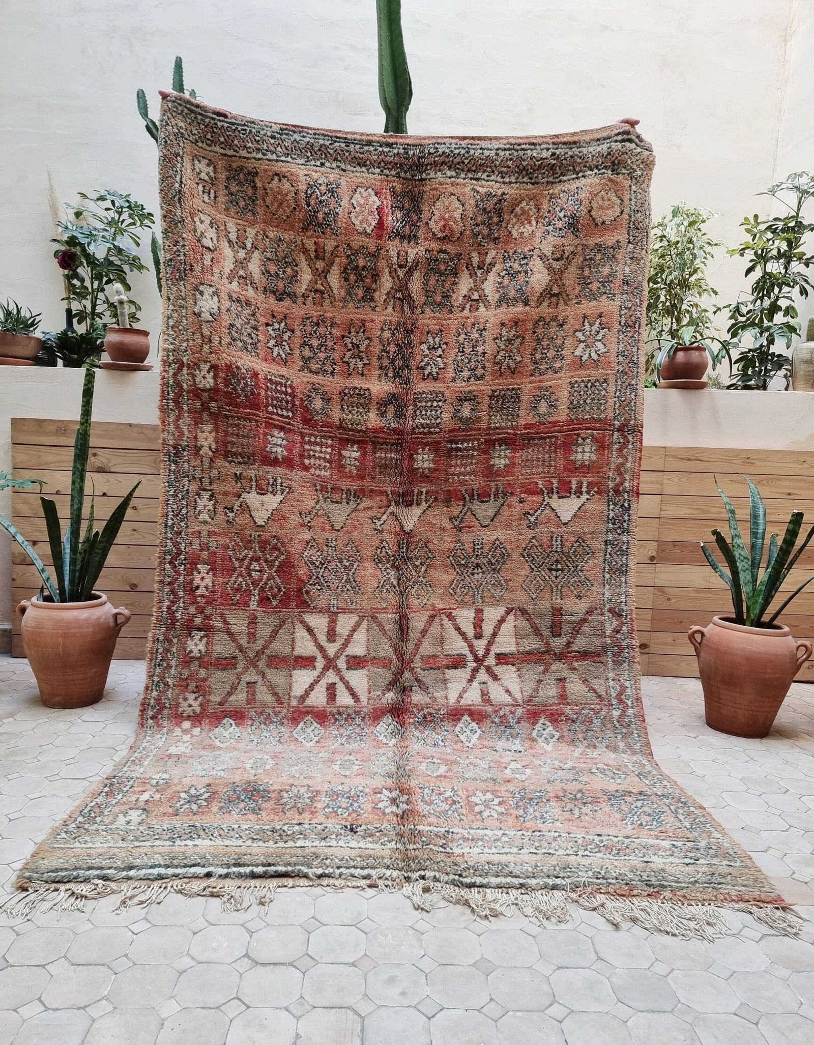 100.5 x 61 inches - 255 x 155 Cm Moroccan Rug. vintage Boujaad Rug Hand Woven by Berber women: 100.5 x 61 inches - 255 x 155 Cm Moroccan Rug. vintage Boujaad Rug Hand Woven by Berber women handmade natural rug BOUJAAD RUGS Boujaad is a tiny Moroccan city in the city of Khouribga. Boujaad rugs a