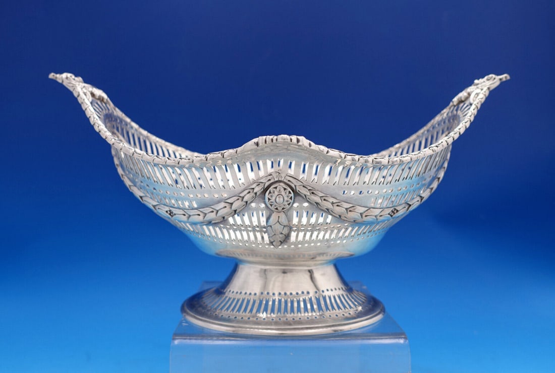 English Victorian Sterling Silver Fruit Bowl London 1889 Harris Pierced: English Victorian Sterling Silver Fruit Bowl London 1889 Harris Pierced Type: Bowl Region: United Kingdom Material: Silver Age: 1850-1899 Charles stuart harrisgorgeous victorian english sterling silve