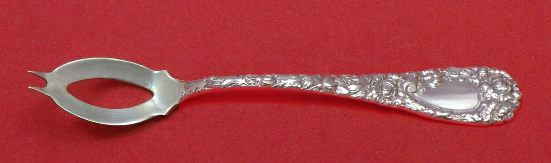 Chrysanthemum by Durgin Sterling Silver Olive Spoon Ideal 5 1/4" Custom Made: Chrysanthemum by Durgin Sterling Silver Olive Spoon Ideal 5 1/4" Custom Made Age: Post-1940 Type: Serving Spoon Pattern: Chrysanthemum Composition: Sterling Silver Maker: Durgin Featured Refinements: