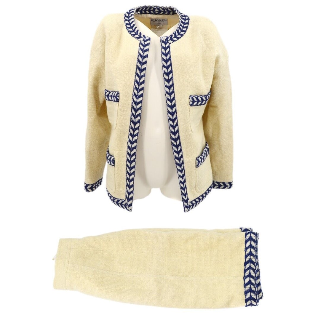 CHANEL 09 20631 #36 Collarless Tweed Long Sleeve Setup Suit Jacket Skirt: CHANEL 09 20631 #36 Collarless Tweed Long Sleeve Setup Suit Jacket Skirt Style: Skirt Suit Color: White Size Type: Regular Size: 36 Type: Suit Jacket/Coat Length: Short Sleeve Length: Long Sleeve Numb