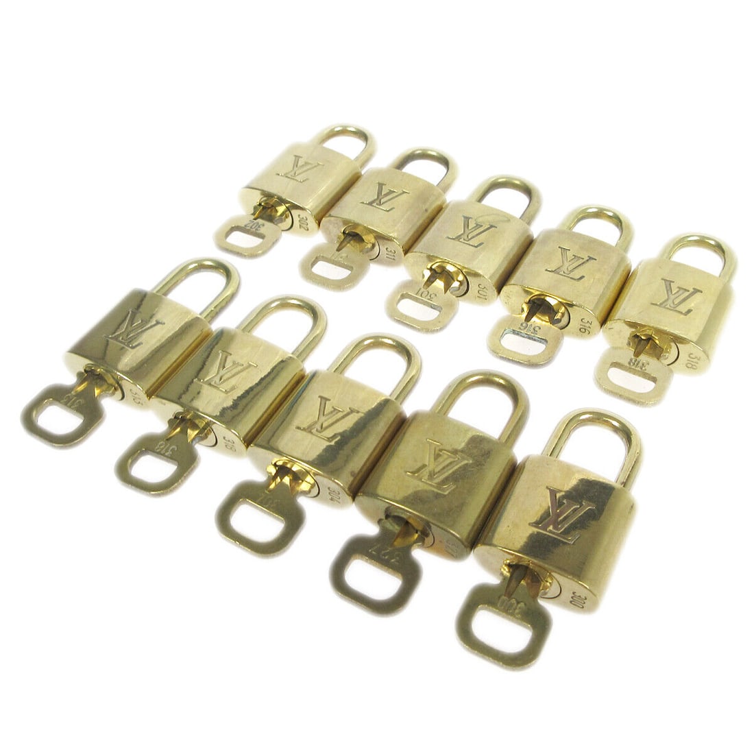 LOUIS VUITTON Padlock & Key Bag Accessories Charm 10 Piece Set Gold: LOUIS VUITTON Padlock & Key Bag Accessories Charm 10 Piece Set Gold Type: Padlock Color: Gold Outside Condition: B: Reasonable Wear and Tear/Inside Condition: C: Heavily Used The BIDHAUS Guarantee: Al