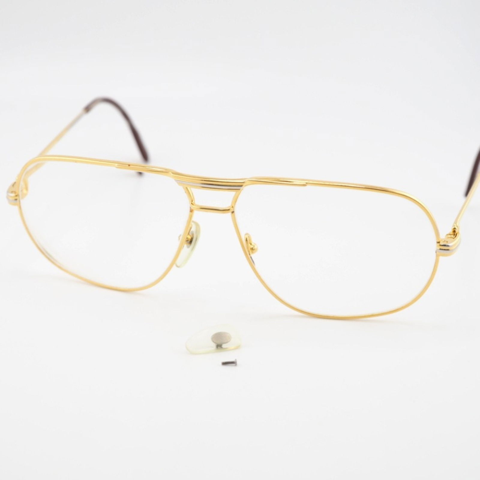 CARTIER 59#12 135 Glasses Gold Unisex: CARTIER 59#12 135 Glasses Gold Unisex Brand: Cartier Type: Eyeglasses Gender: Women Men Frame Color: Gold Finish: Gold plated Front Width: 13.7cm / 5.39 Lens Height: 4.5cm / 1.77 Lens Width: 5.5cm / 2