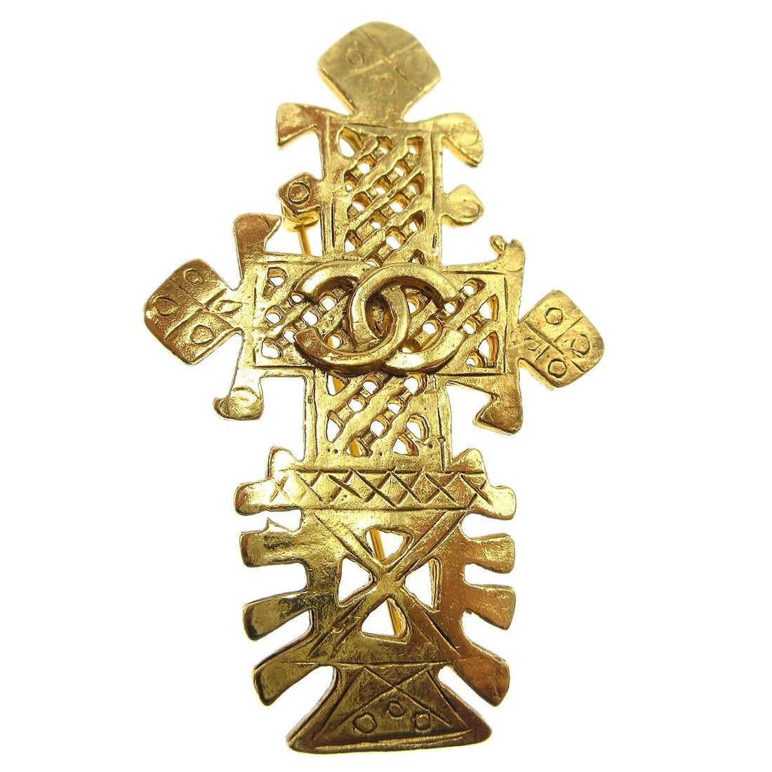 Chanel Charm Brooch Pin Corsage Gold-plated 94P: Chanel Charm Brooch Pin Corsage Gold-plated 94P Type: Brooch Material: Gold-plated Color: Gold Outside Condition: AB: Very Good/Inside Condition: C: Heavily Used The BIDHAUS Guarantee: All items in th