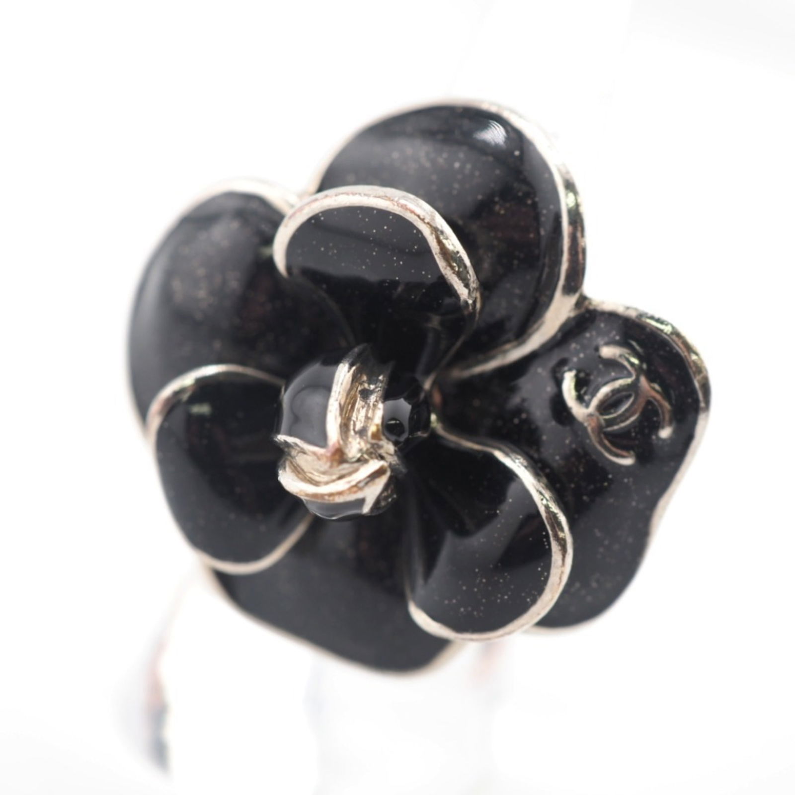 CHANEL Camellia Ring 08P Coco Mark Black Ladies: CHANEL Camellia Ring 08P Coco Mark Black Ladies Brand: Chanel Type: Band ring Gender: Women Color: Black Other Size: 12 Condition: Used (good) Overall Scratches: Slight Overall Dirt: Slight Overall Tr